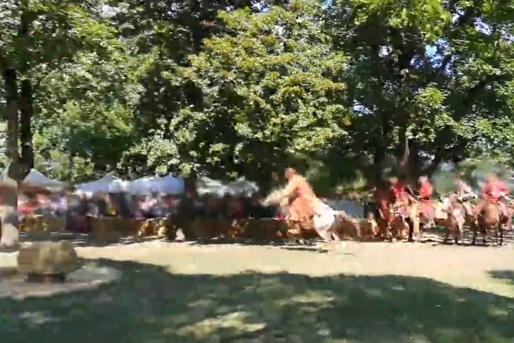 Elítélték a lovas íjászt, aki megsebesített egy nézőt Esztergomban