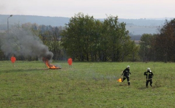 Gázpalackok robbantak Dombóváron – gyakorlaton a beavatkozó állomány