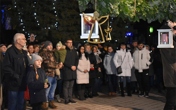 A harmadik adventi gyertyát is meggyújtották vasárnap