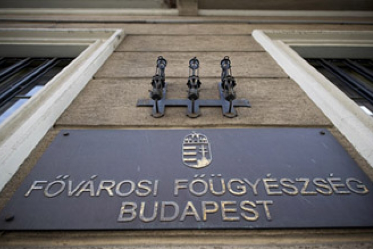 Korrupciógyanú miatt vettek őrizetbe két volt budapesti rendőrt