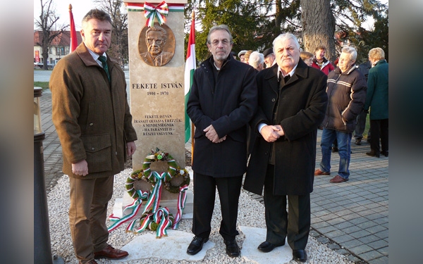 Fekete István emlékmű avatás Zircen