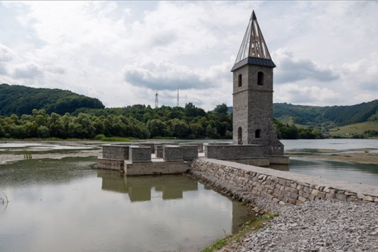 Felszentelték a kommunizmusban elárasztott Bözödújfalu újjáépített templomát Erdélyben