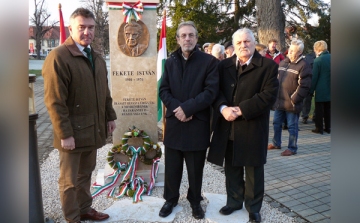 Fekete István emlékmű avatás Zircen