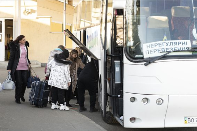 A segélyszervezetek folyamatosan segítik a menekülteket