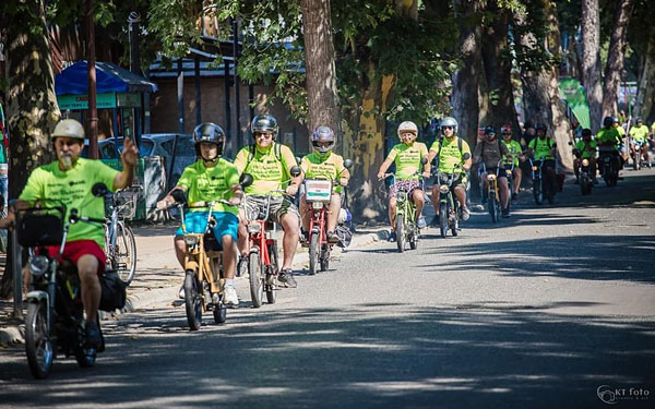 A hőség sem volt akadálya a Balaton körüli retro kismotorozásnak