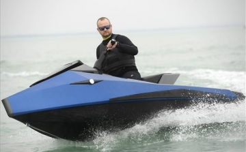 Tesztelték a világ első elektromos jet-skijét - Magyar fejlesztés